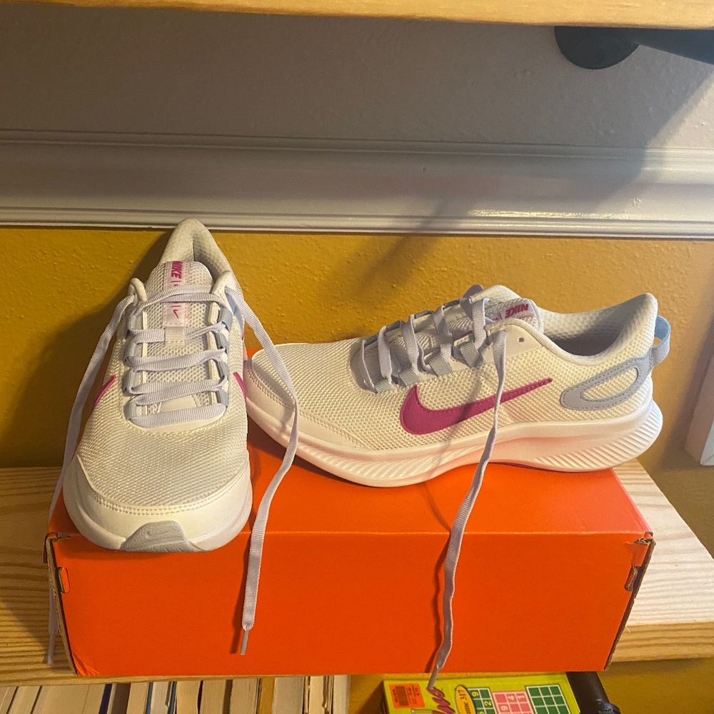 Nike Run Allday Sneakers